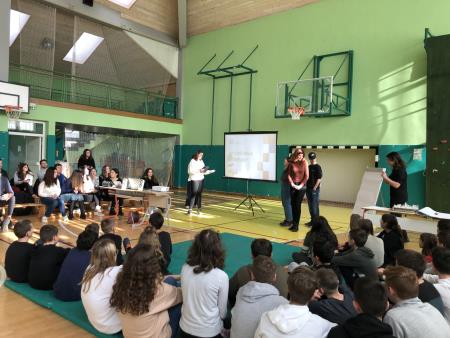 Mladi iz različnih evropskih držav z učenci OŠ Šalovci o digitalizaciji 2